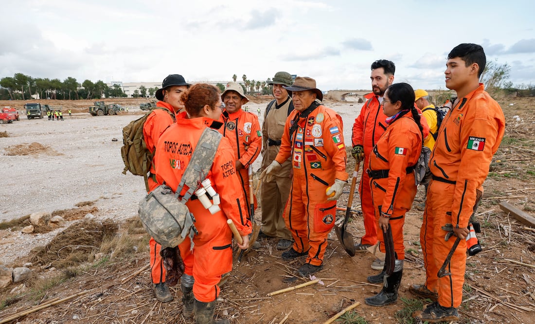 Heroicos Topos de México llegan a Valencia para ayudar en la búsqueda de cadáveres. FOTOS. EFE/ Chema Moya
