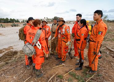 Heroicos Topos de México llegan a Valencia para ayudar en la búsqueda de cadáveres. FOTOS