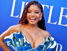 ¡Toda una princesa! Halle Bailey se roba todas las miradas en estreno de 'La Sirenita'