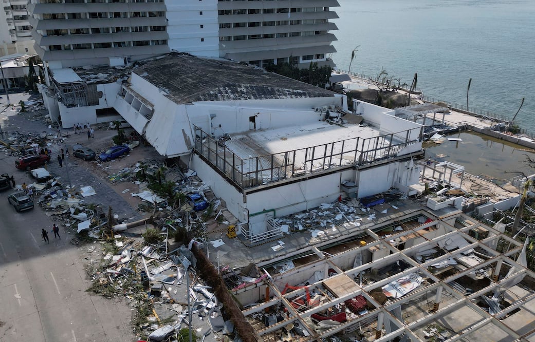 Los banqueros de México harán su convención anual en Acapulco pese al huracán Otis. (Photo by RODRIGO OROPEZA / AFP)