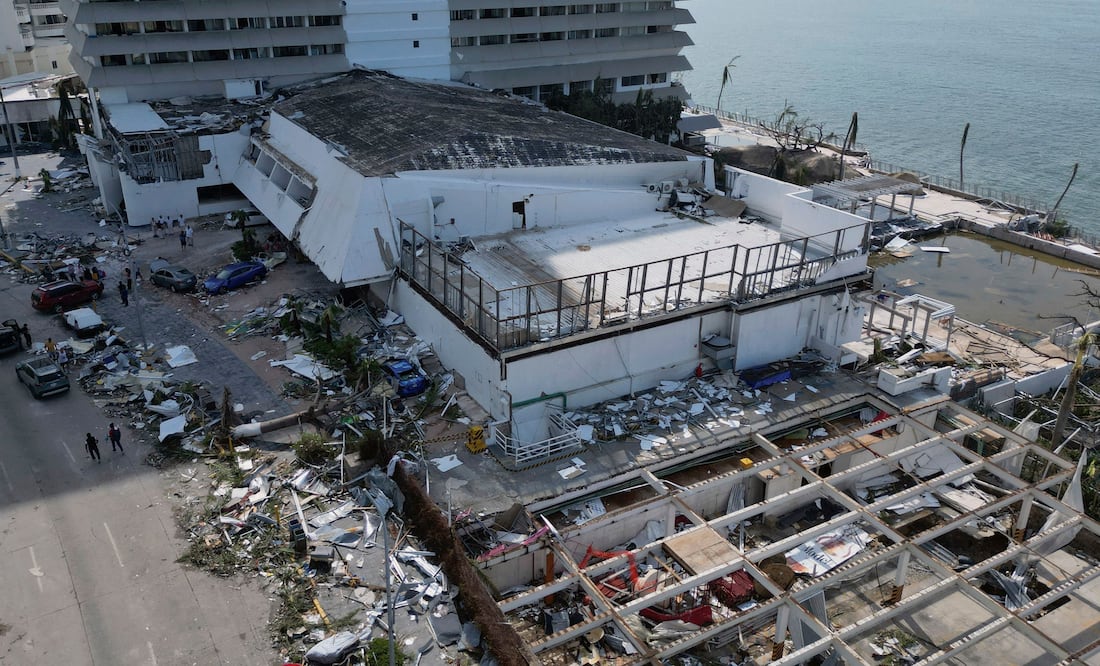 Los banqueros de México harán su convención anual en Acapulco pese al huracán Otis. (Photo by RODRIGO OROPEZA / AFP)