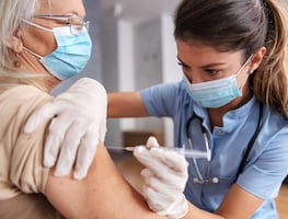 CDC actualiza calendario de vacunas para adultos. ¿Qué vacunas se agregaron?