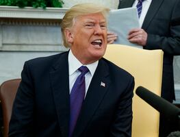 “Cobardes”, Trump critica a políticos que no quieren revelar su estatus de vacunación