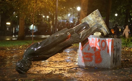 Trump tacha de "animales" a manifestantes que derribaron estatuas de ex presidentes