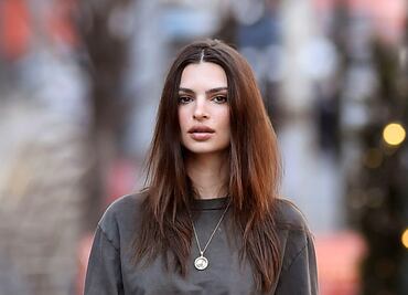 Emily Ratajkowski pasea en short durante cuarentena en Nueva York