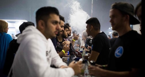 Suman tres muertos por uso de cigarrillo electrónico en EU