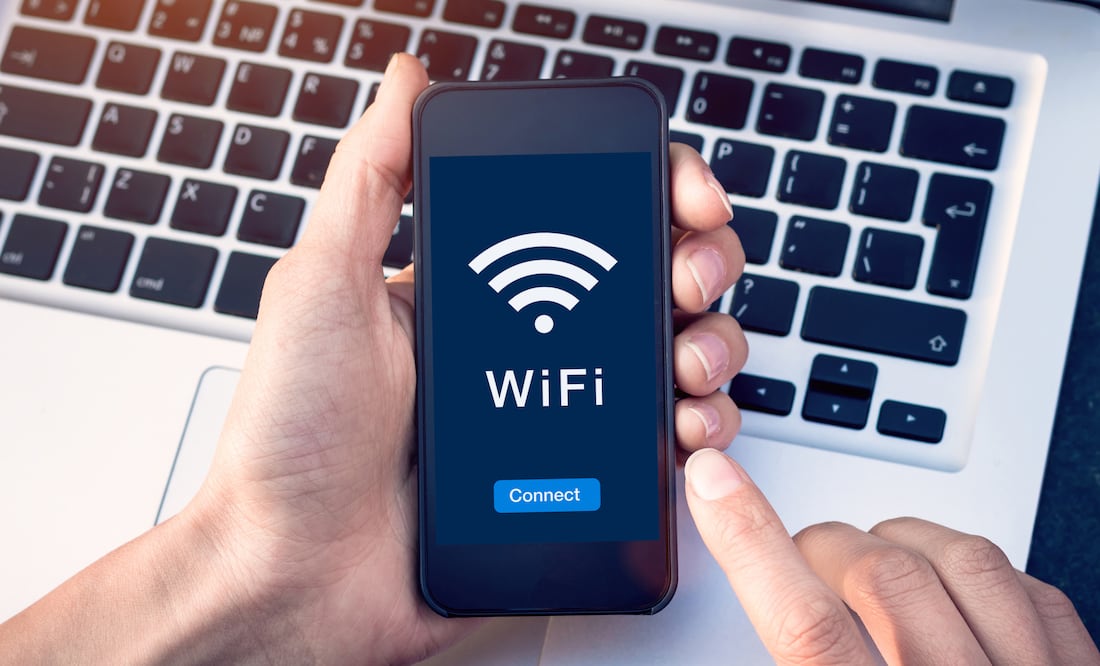 ¿Usas redes WiFi públicas? Ten cuidado porque puedes ser víctima de robo de datos. iStock/NicoElNino