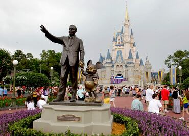 Heredera de Disney reprueba despidos temporales en los parques
