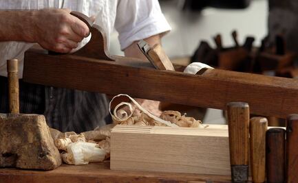 Embajada de EU en México lanza vacante de trabajo para carpinteros; paga $245,000 al año