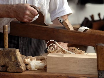 Embajada de EU en México lanza vacante de trabajo para carpinteros; paga $245,000 al año