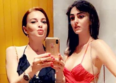 Lindsay Lohan deslumbra en traje de baño en viaje con su hermana