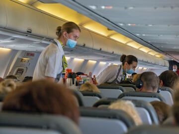 Pasajero muerde a azafata y provoca que el avión regrese al aeropuerto