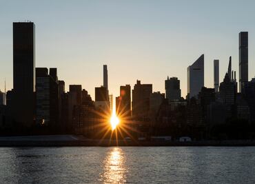 Manhattanhenge Inverso; el peculiar amanecer que se alinea en las calles de Nueva York
