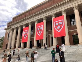 Trump declara la guerra a Harvard: busca cortar $100 millones en apoyos