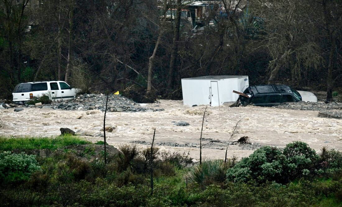 Tormenta histórica azota el sur de California: Lluvias récord y riesgo inminente de inundaciones mortales". (Watchara Phomicinda/The Orange County Register via AP)