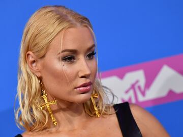 Iggy Azalea luce su figura de ‘ensueño’ con diminuta lencería de encaje y arrasa