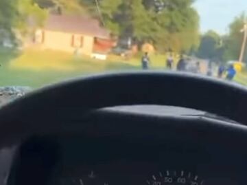Automovilista se graba tratando de arrollar a niños afroamericanos en EU
