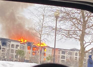 Tormenta en Texas. Se incendia edificio residencial en San Antonio