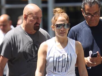 Jennifer Lopez impacta con musculatura y leggings en Nueva York