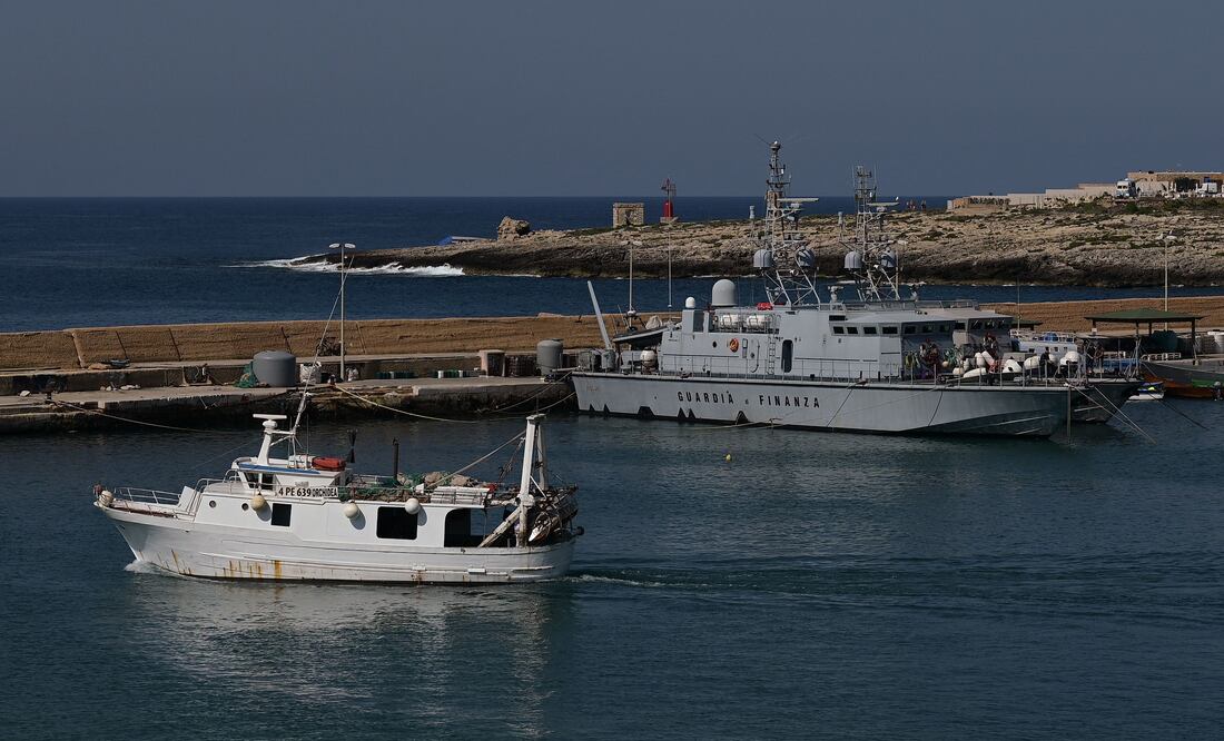Italia bloquea durante 20 días un barco humanitario por atracar en Lampedusa sin permiso. (Photo by Vincenzo PINTO / AFP)