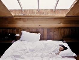 Empresa paga $1500 dólares por tomar siestas