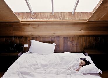 Empresa paga $1500 dólares por tomar siestas