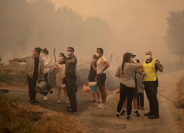 España enfrenta la peor ola de incendios del siglo: poblaciones arrasadas y miles de personas desalojadas