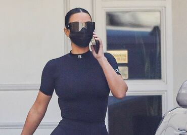 Kim Kardashian impacta con figura 'irreal' en leggings por Beverly Hills