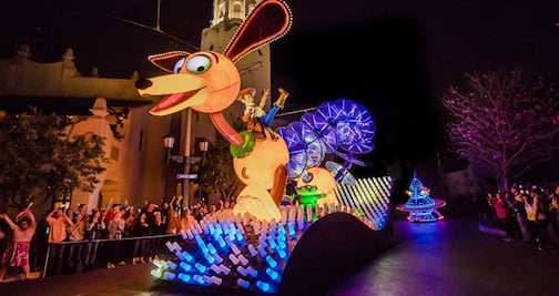 Vuelve el luminoso Electrical Parade a Disneyland