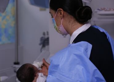 Científicos mexicanos transforman leche materna en polvo para alimentar a bebés vulnerables