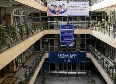 Las estrictas reglas que los talibanes impusieron a alumnas universitarias