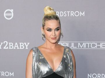 Katy Perry muestra su figura "de impacto" con corsé en Instagram