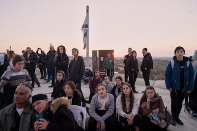 Israelíes ingresan a Gaza pese a prohibición; izan bandera y piden reocupar el territorio palestino