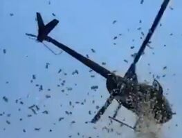 Hombre de Detroit cumple su último deseo: helicóptero lanza 5 mil dólares y pétalos. VIDEO