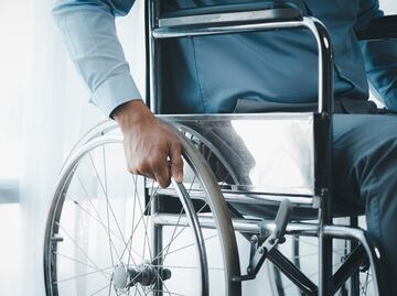 Mujer lleva un cadáver a un banco para intentar retirar un préstamo. VIDEO