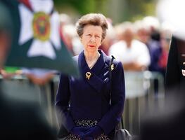 Princesa Ana, hermana del rey Carlos III, es hospitalizada por conmoción cerebral