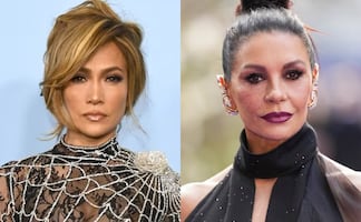 Actor sorprende al revelar que Catherine Zeta-Jones (55) es “bellísima”, pero critica a Jennifer Lopez (56). VIDEO