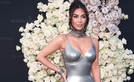 Kim Kardashian impacta con figura casi 'irreal' al usar vestido de látex
