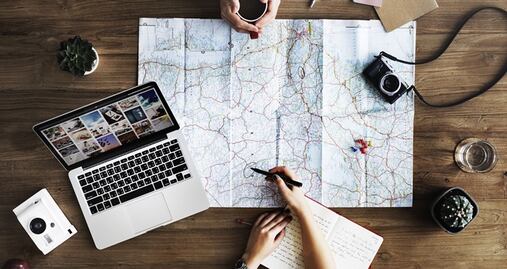 Trabajos que pueden ayudarte a viajar por el extranjero