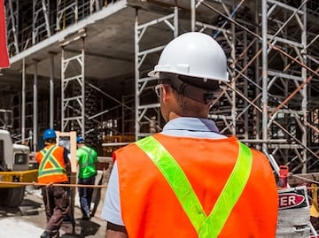 Buscan albañiles mexicanos para trabajar en Canadá, por $32,000