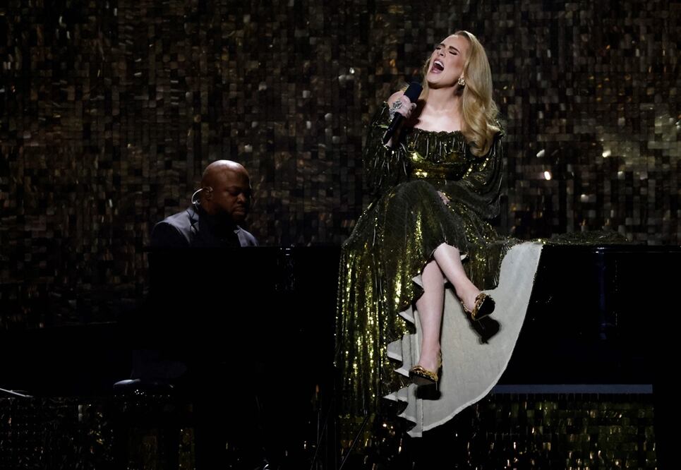 Adele (Photo by Tolga Akmen / AFP)