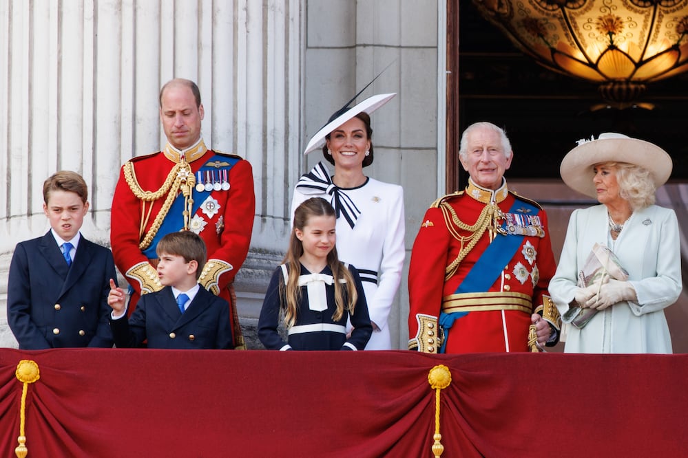 ¿Por qué es tan rica? Mientras Carlos III presume una monarquía “austera”, investigaciones afirman que es la más cara de Europa. EFE/EPA/TOLGA AKMEN