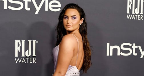 Demi Lovato impacta con bikini 'animal print' en Bora Bora
