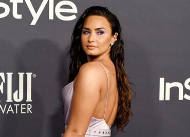 Demi Lovato impacta con bikini 'animal print' en Bora Bora