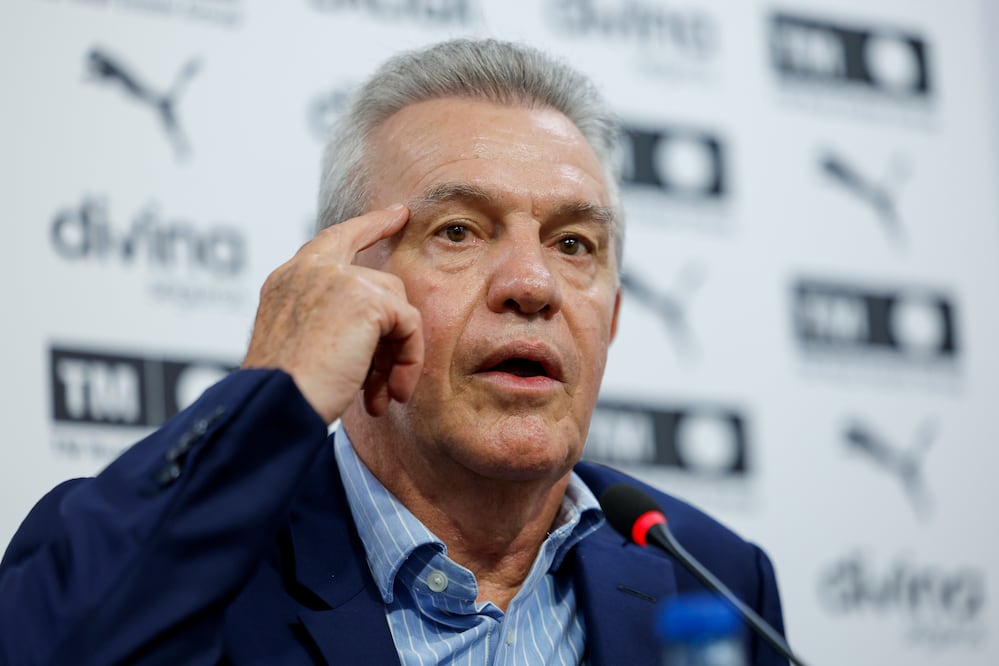 Javier Aguirre pone al Valencia a trabajar y elimina tres días de descanso: ¿mano dura del “Vasco”? Foto: EFE/Biel Aliño