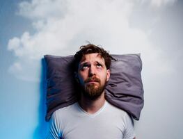 ¿Duermes menos de cinco horas? Estudio dice que podrías desarrollar síntomas depresivos