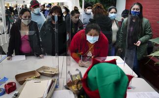 Familias de EU recibirán cheques de ayuda a partir de la próxima semana