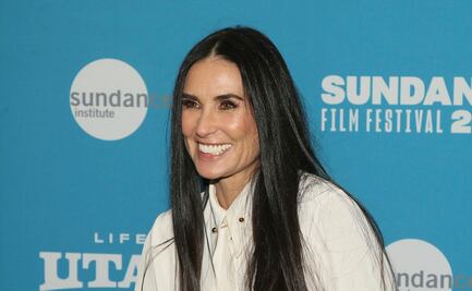 Demi Moore luce su silueta con 'selfie' en bikini negro a sus 58 años