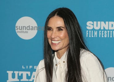 Demi Moore luce su silueta con 'selfie' en bikini negro a sus 58 años
