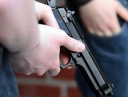 Cómo proteger a los niños de las armas de fuego, según Harvard